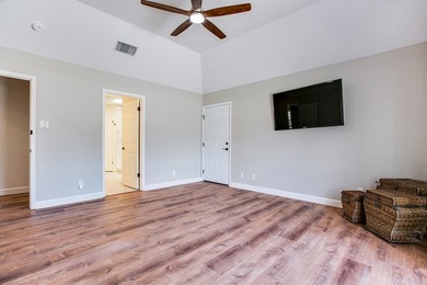 Welcome to this beautifully updated 3-bedroom, 2-bath home in - photo 19