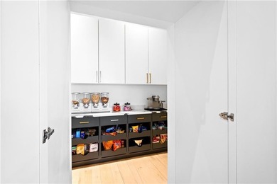 Exquisitely appointed home located in Milton's most sought-after - photo 20