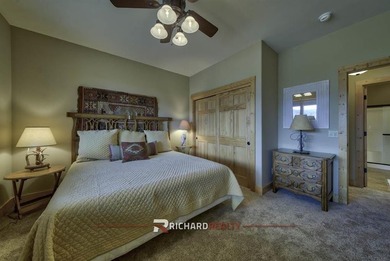 This one-of-a-kind property offers incredible privacy and views - photo 28