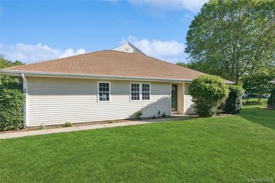 Welcome to 42 Blueberry Common, a beautifully maintained - photo 1