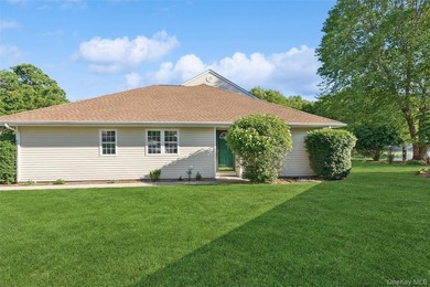 Welcome to 42 Blueberry Common, a beautifully maintained - photo 2