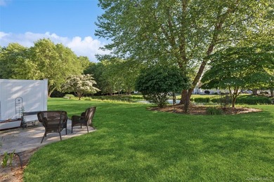 Welcome to 42 Blueberry Common, a beautifully maintained - photo 5