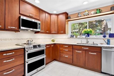 Discover luxury living at 20 Fox Ridge, a highly sought after - photo 4