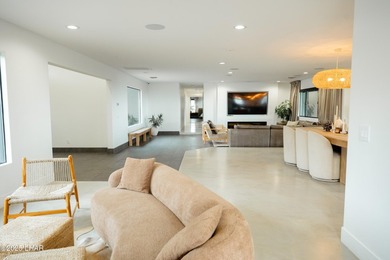 7,400+ Square Foot Garage!! Introducing a one-of-a-kind Luxury - photo 31