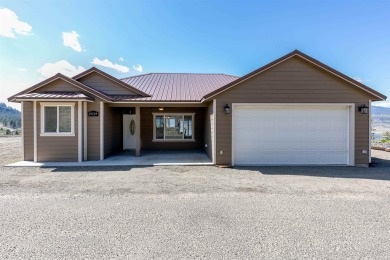 Lake Home For Sale in Seven Bays, Washington