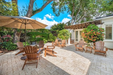 A refined and elegant designer-owned residence located in South - photo 12