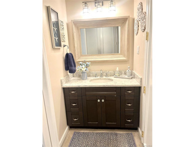 Lovingly maintained 2bd 1 1/2 bath unit located in the desirable - photo 9