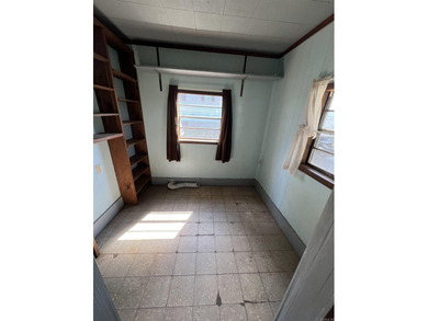 Lakefront fixer-upper with incredible potential! Prime location - photo 5