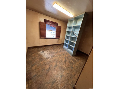 Lakefront fixer-upper with incredible potential! Prime location - photo 7