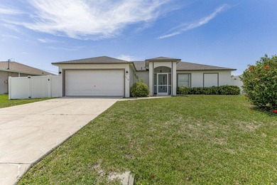 Beautifully updated home in desirable SE Cape Coral w/NO HOA! - photo 6