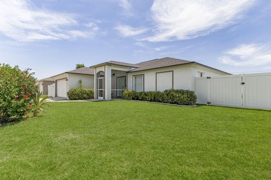 Beautifully updated home in desirable SE Cape Coral w/NO HOA! - photo 7