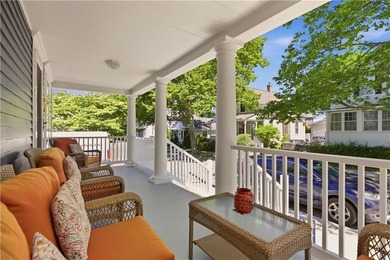 Beautifully restored Colonial blending Newport's timeless - photo 2