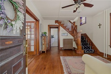 Beautifully restored Colonial blending Newport's timeless - photo 3