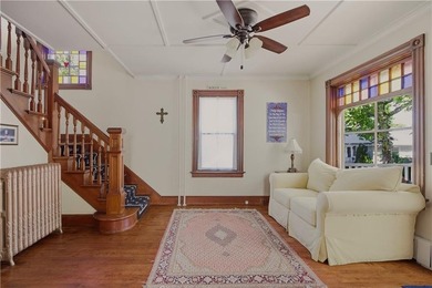 Beautifully restored Colonial blending Newport's timeless - photo 4