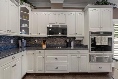 Welcome to your lakeside retreat! This beautifully updated - photo 15