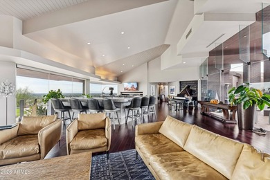 In all of Phoenix, there's only one like this. With - photo 10