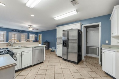Welcome to your lakeside retreat! This beautifully updated - photo 23