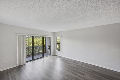 Tastefully updated 1BR/1BA condo in the gated community of Pine - photo 4