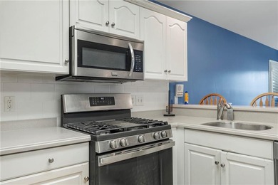 Welcome to your lakeside retreat! This beautifully updated - photo 25