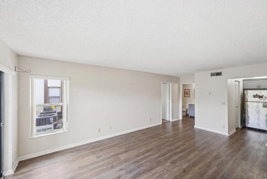Tastefully updated 1BR/1BA condo in the gated community of Pine - photo 7