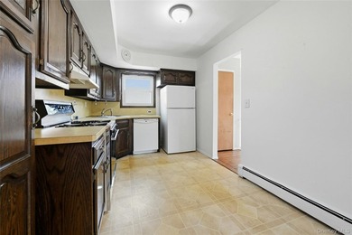 Welcome to this beautiful freshly painted, 5-bedroom, 2 bath - photo 9