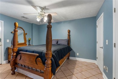 Welcome to your lakeside retreat! This beautifully updated - photo 29