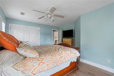 Welcome to your lakeside retreat! This beautifully updated - photo 31