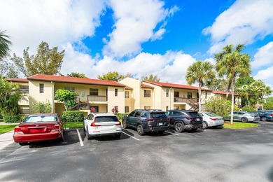 Spacious second floor condo with spectacular views. 2 Bedroom/2 - photo 2
