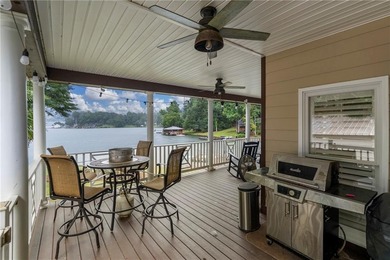 Welcome to your lakeside retreat! This beautifully updated - photo 37