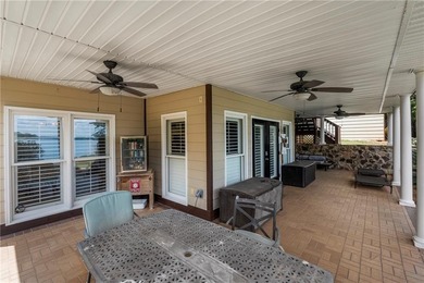 Welcome to your lakeside retreat! This beautifully updated - photo 38