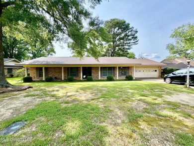 Lake Home Sale Pending in Jackson, Mississippi