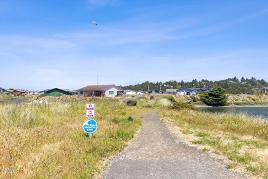 This spacious level lot is the perfect canvas to build the home - photo 12