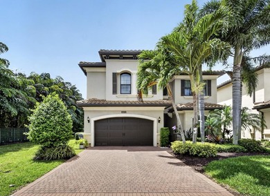 Welcome to this stunning Somerset model pool home on a serene - photo 1