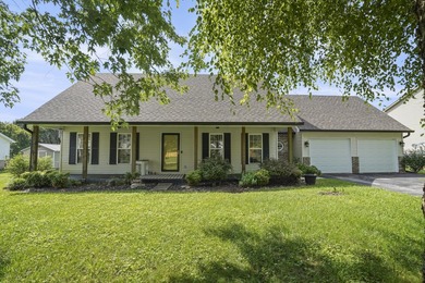 Welcome home to this beautiful 3-bedroom, 2-bath residence - photo 3