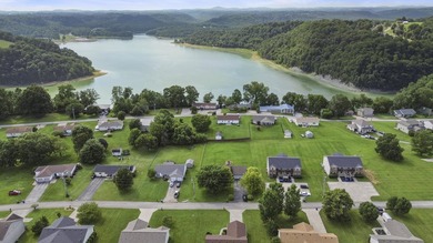 Welcome home to this beautiful 3-bedroom, 2-bath residence - photo 4