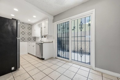 Spacious and beautifully updated 2-bedroom, 1.5-bath townhome - photo 8