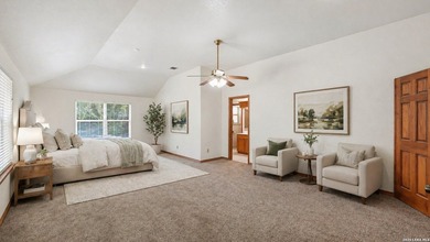 Charming 3-bedroom, 2-bath home with an office situated on 1.51 - photo 4
