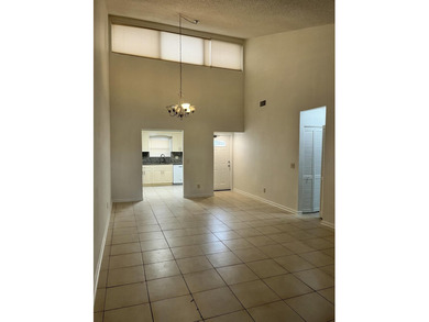 LOVELY VILLA WITH VAULTED CEILING IN THE MAIN AREA, UPDATED - photo 11