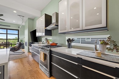 Perched above The Capitol, this contemporary retreat is designed - photo 12