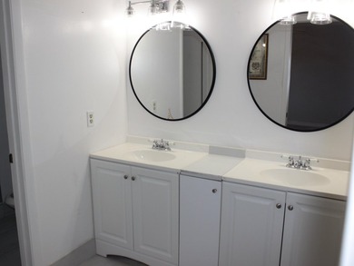 Welcome to this thoughtfully designed three-bedroom - photo 13