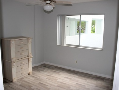Welcome to this thoughtfully designed three-bedroom - photo 15