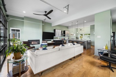Perched above The Capitol, this contemporary retreat is designed - photo 17