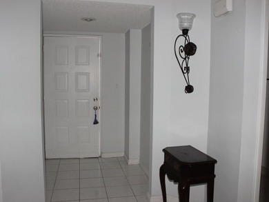 Welcome to this thoughtfully designed three-bedroom - photo 17