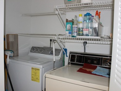Welcome to this thoughtfully designed three-bedroom - photo 18