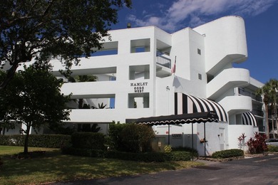 Welcome to this thoughtfully designed three-bedroom - photo 23