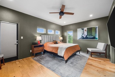 Perched above The Capitol, this contemporary retreat is designed - photo 27
