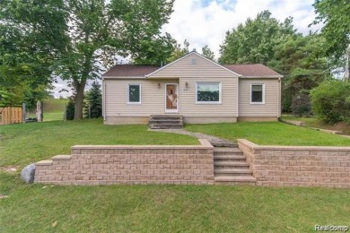 Greens Lake Home For Sale in Clarkston Michigan