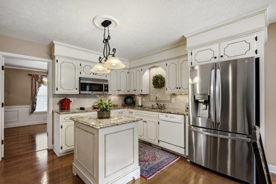 Great price improvement on this all-brick 3-bedroom, 3-bath home - photo 6