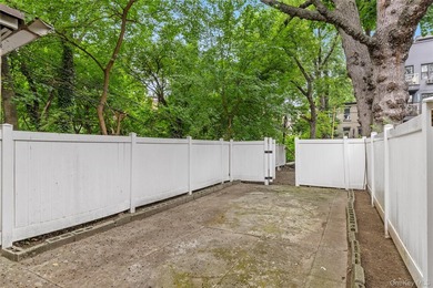 Opportunity awaits in the heart of Brooklyn! Legal 2F brownstone - photo 4