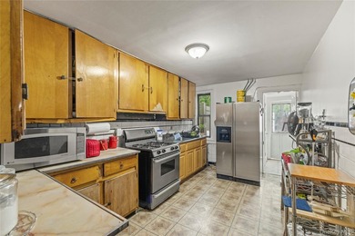 Opportunity awaits in the heart of Brooklyn! Legal 2F brownstone - photo 9